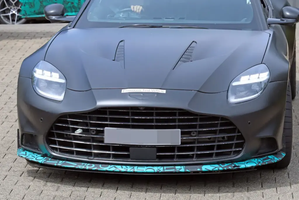 Aston Martin Vanquish S 2027 espia 20 Motor16