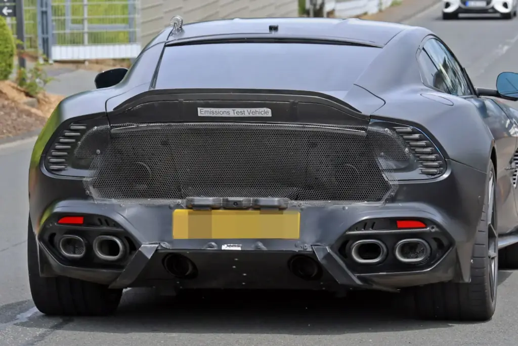 Aston Martin Vanquish S 2027 espia 23 Motor16