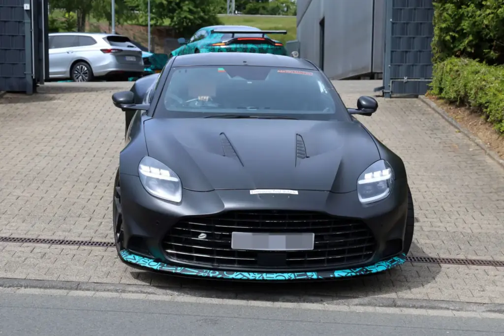 Aston Martin Vanquish S 2027 espia 4 Motor16