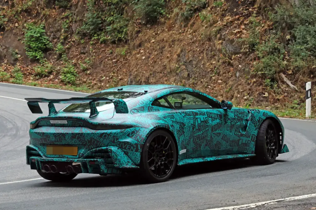 Aston Martin Vantage AMR 2027 espia 12 Motor16