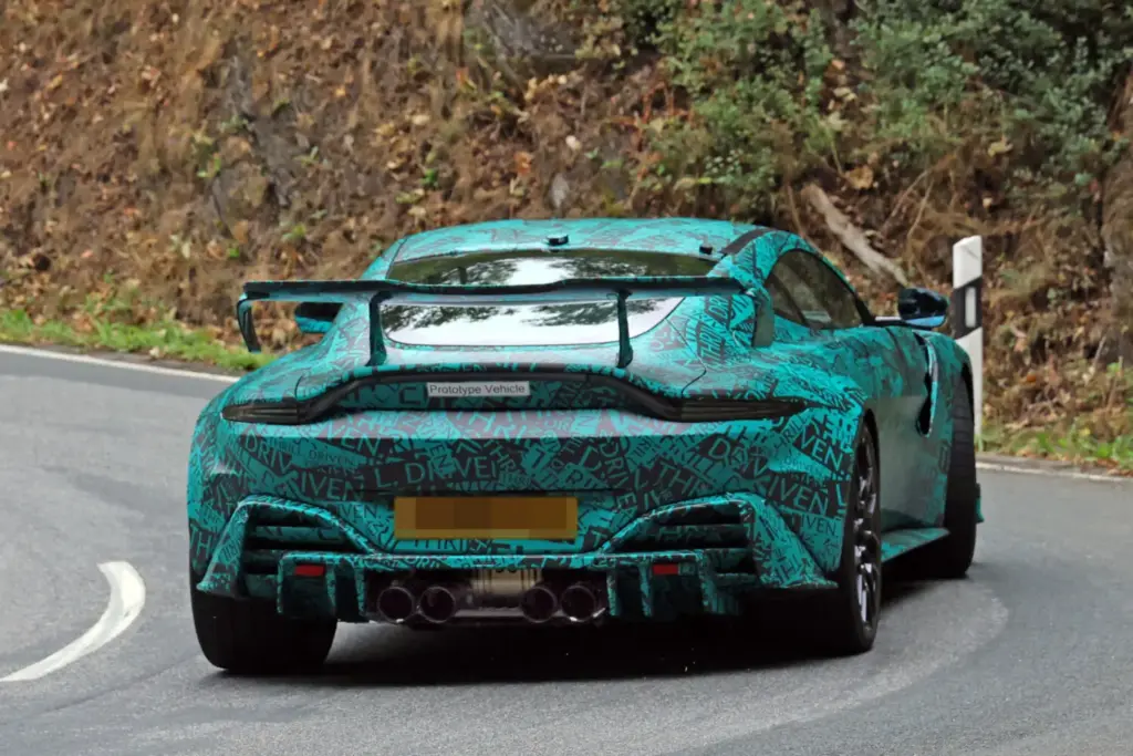 Aston Martin Vantage AMR 2027 espia 14 Motor16