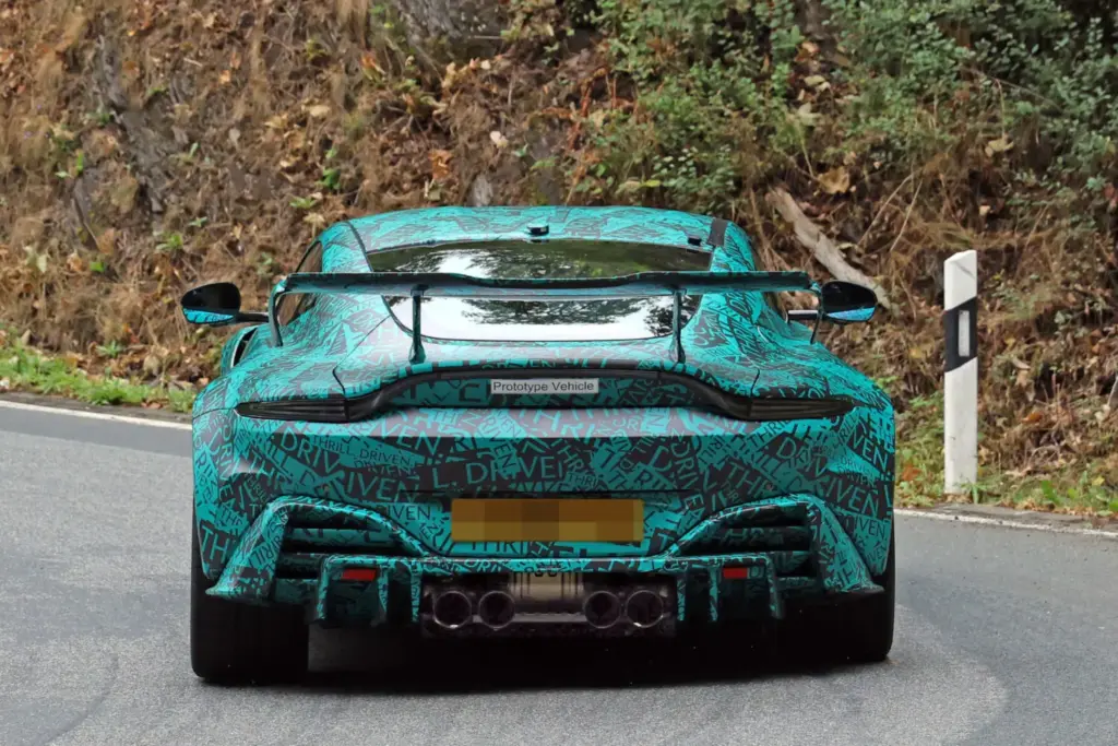 Aston Martin Vantage AMR 2027 espia 15 Motor16