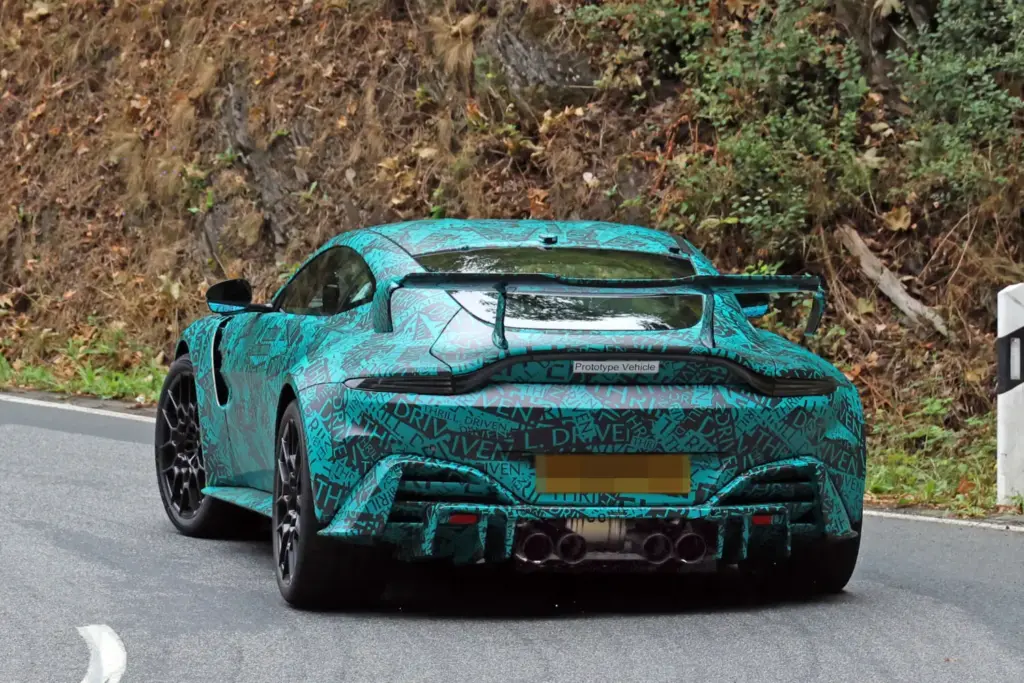 Aston Martin Vantage AMR 2027 espia 16 Motor16
