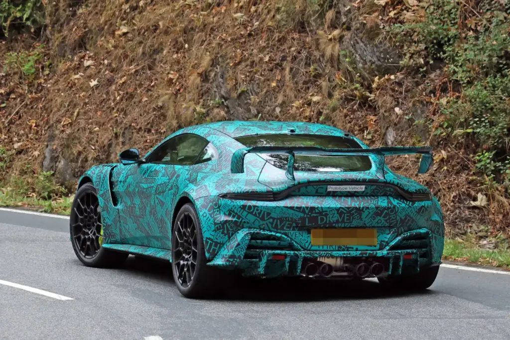 Aston Martin Vantage AMR 2027 espia 17 Motor16