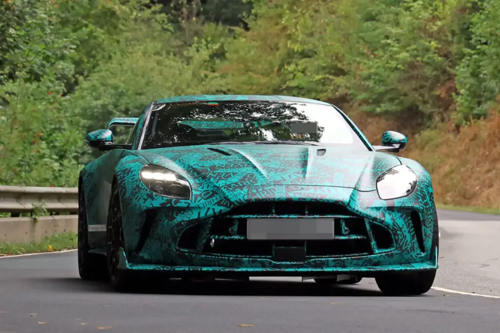 Aston Martin Vantage AMR 2027 espia 2 Motor16