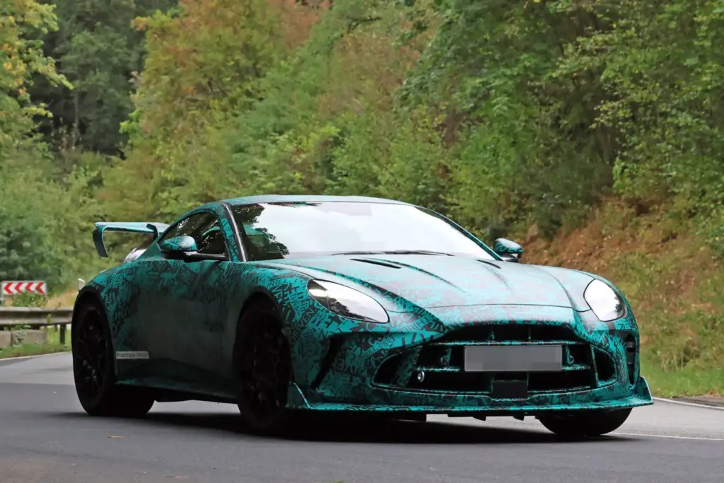Aston Martin Vantage AMR 2027 espia 4 Motor16