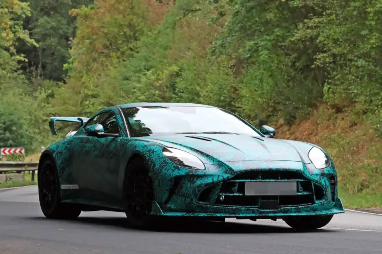 El Aston Martin Vantage AMR da un paso más en su evolución… ¿o es otra variante?
