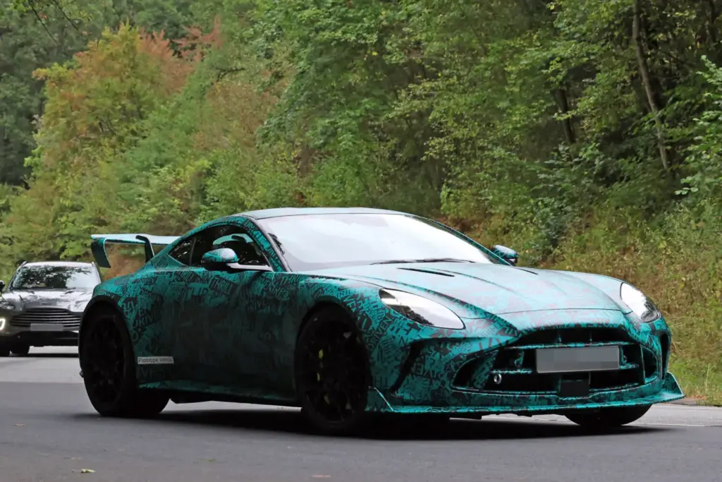 Aston Martin Vantage AMR 2027 espia 5 Motor16