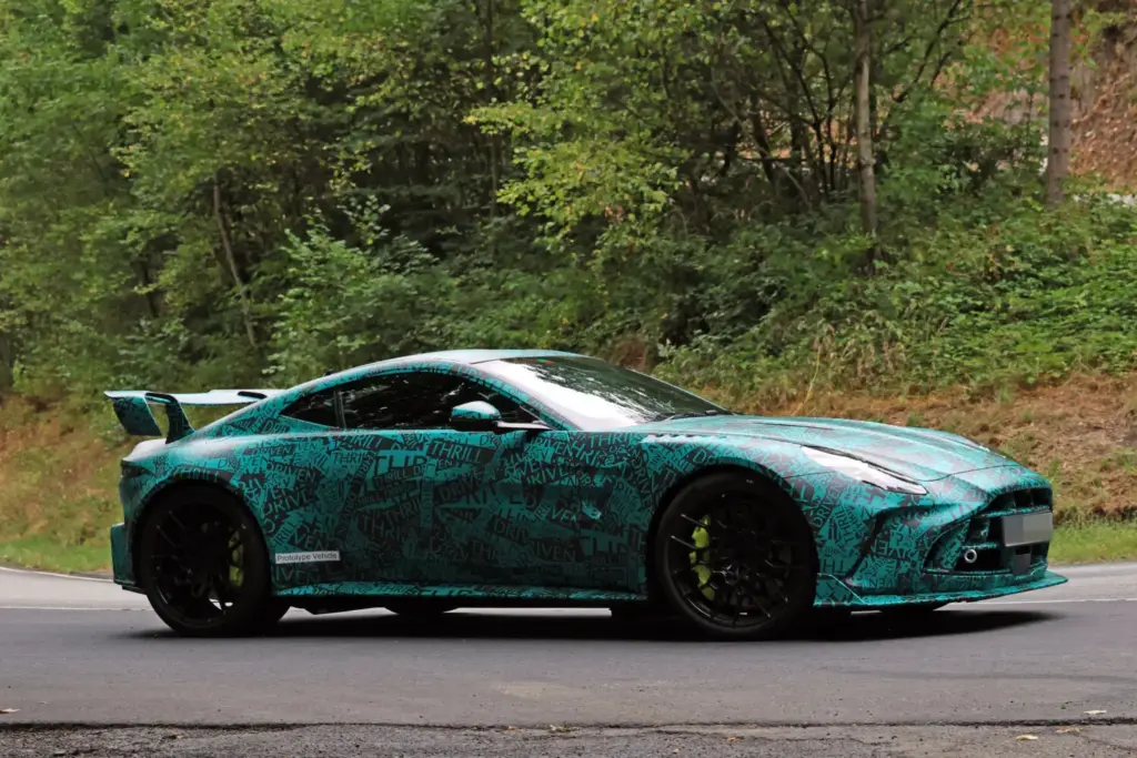 Aston Martin Vantage AMR 2027 espia 7 Motor16