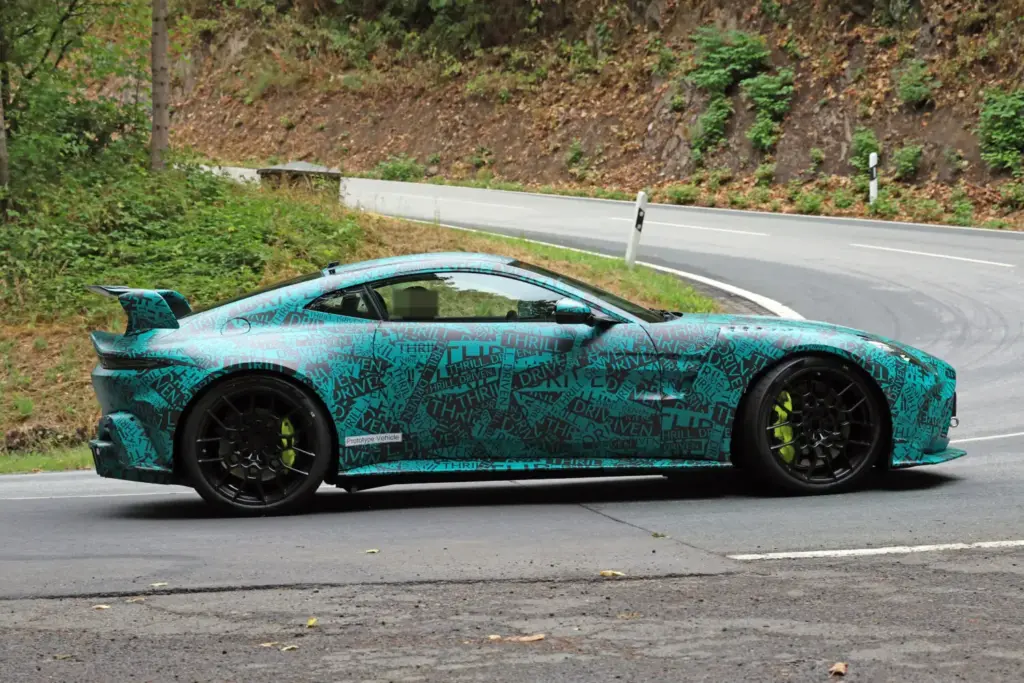 Aston Martin Vantage AMR 2027 espia 9 Motor16