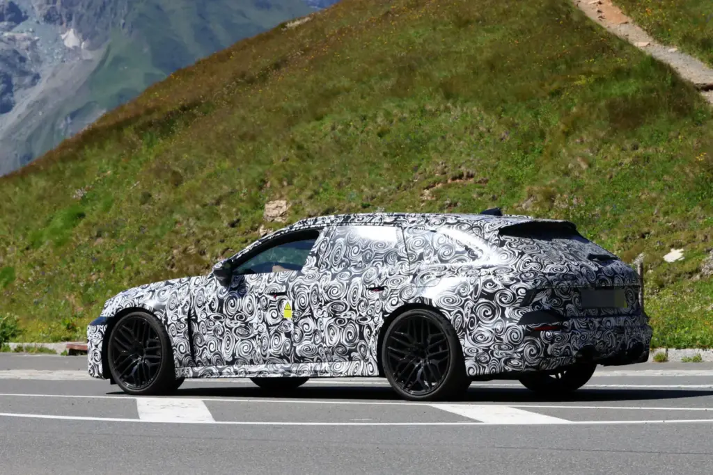 El Audi RS 6 Avant 2027 se deja ver probando en los Alpes, en su recta final de desarrollo 12 Motor16 Audi RS 6 Avant PHEV espia Alpes 10 Motor16