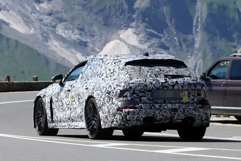 El Audi RS 6 Avant 2027 se deja ver probando en los Alpes, en su recta final de desarrollo 2 Motor16 Audi RS 6 Avant PHEV espia Alpes 13 Motor16