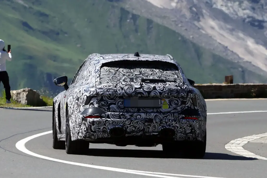 El Audi RS 6 Avant 2027 se deja ver probando en los Alpes, en su recta final de desarrollo 18 Motor16 Audi RS 6 Avant PHEV espia Alpes 16 Motor16