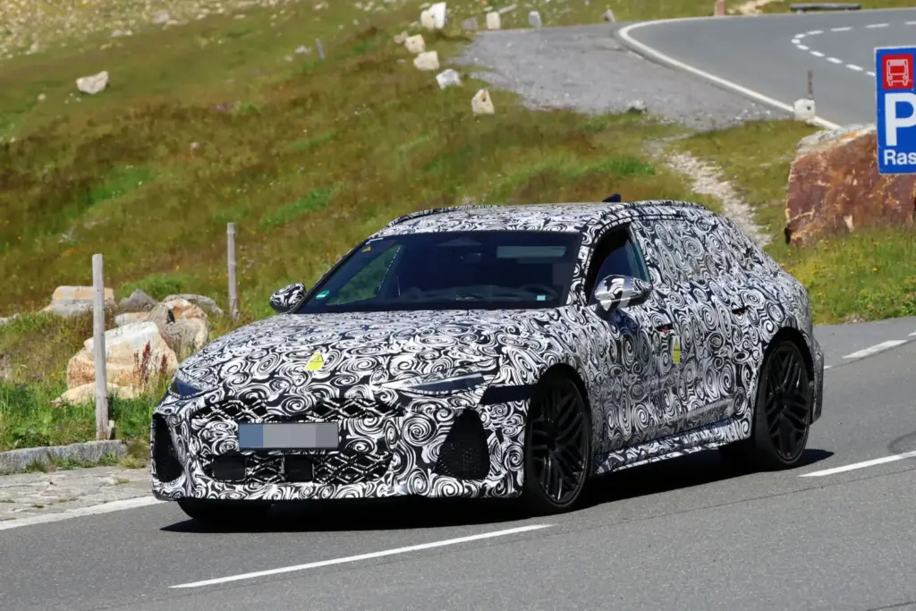 El Audi RS 6 Avant 2027 se deja ver probando en los Alpes, en su recta final de desarrollo 6 Motor16 Audi RS 6 Avant PHEV espia Alpes 4 Motor16