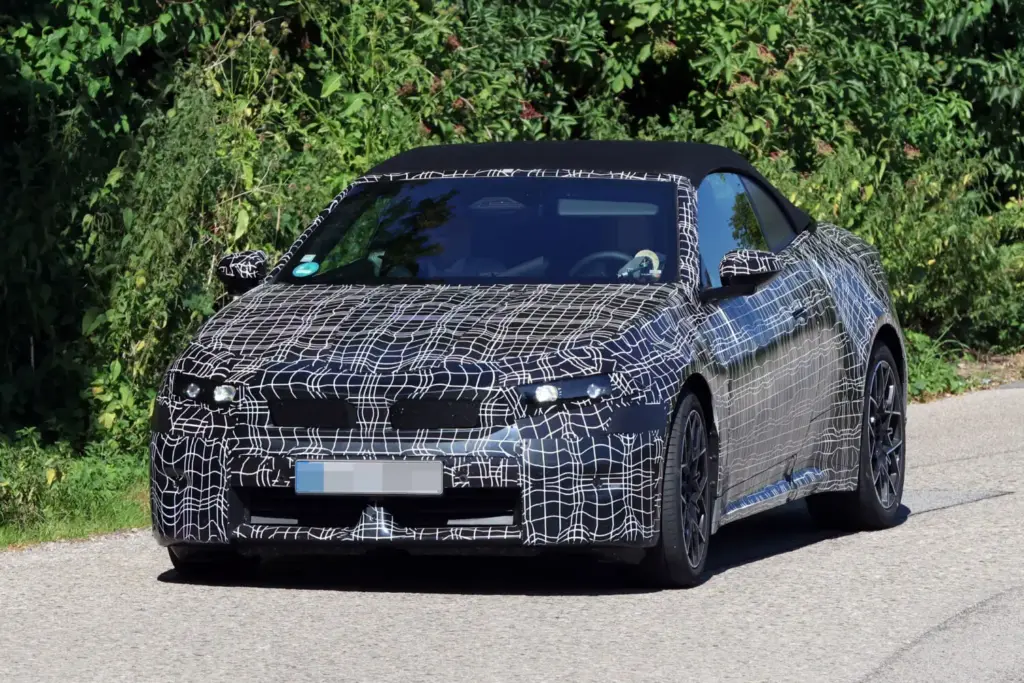Fotos espía: BMW prepara un i4 Cabrio eléctrico para 2028, el descapotable que podría cambiar el segmento 3 Motor16 BMW I4 Cabrio 1 Motor16