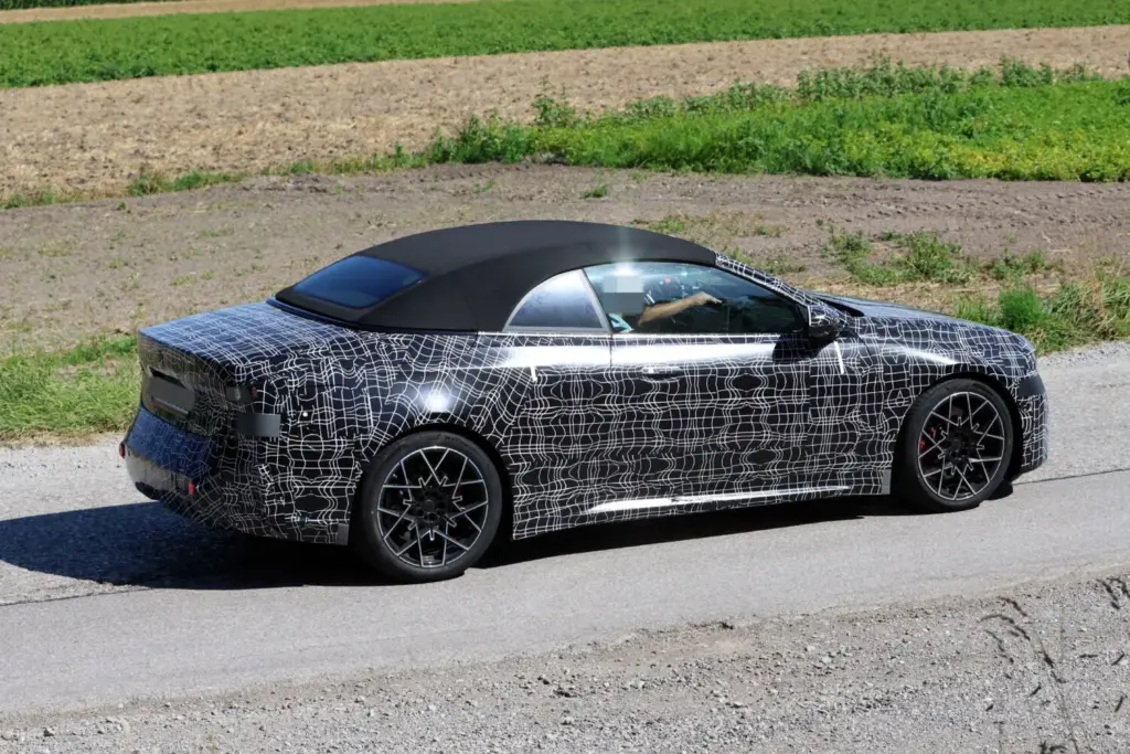 Fotos espía: BMW prepara un i4 Cabrio eléctrico para 2028, el descapotable que podría cambiar el segmento 14 Motor16 BMW I4 Cabrio 12 Motor16
