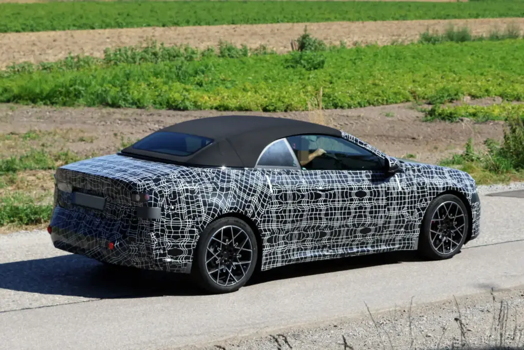 Fotos espía: BMW prepara un i4 Cabrio eléctrico para 2028, el descapotable que podría cambiar el segmento 15 Motor16 BMW I4 Cabrio 13 Motor16