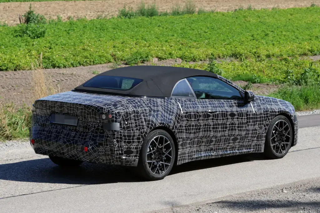 Fotos espía: BMW prepara un i4 Cabrio eléctrico para 2028, el descapotable que podría cambiar el segmento 16 Motor16 BMW I4 Cabrio 14 Motor16