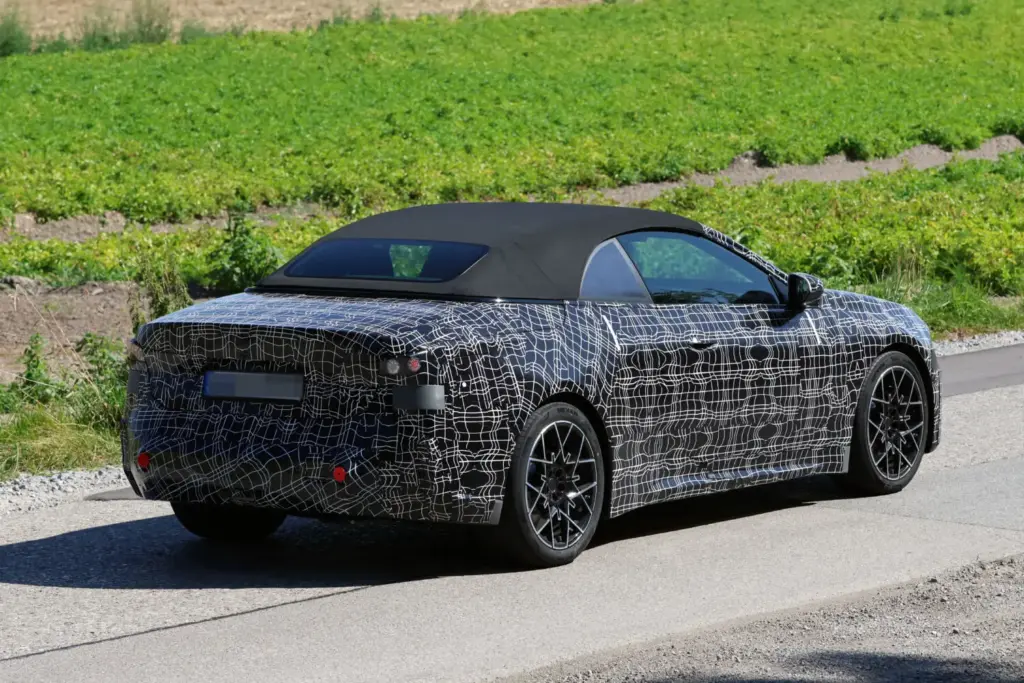 Fotos espía: BMW prepara un i4 Cabrio eléctrico para 2028, el descapotable que podría cambiar el segmento 17 Motor16 BMW I4 Cabrio 15 Motor16