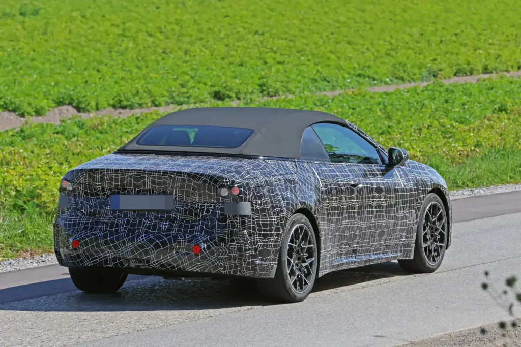 Fotos espía: BMW prepara un i4 Cabrio eléctrico para 2028, el descapotable que podría cambiar el segmento 19 Motor16 BMW I4 Cabrio 17 Motor16