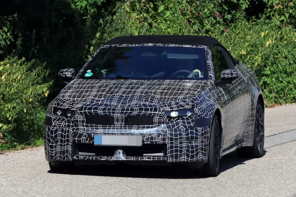 Fotos espía: BMW prepara un i4 Cabrio eléctrico para 2028, el descapotable que podría cambiar el segmento 4 Motor16 BMW I4 Cabrio 2 Motor16
