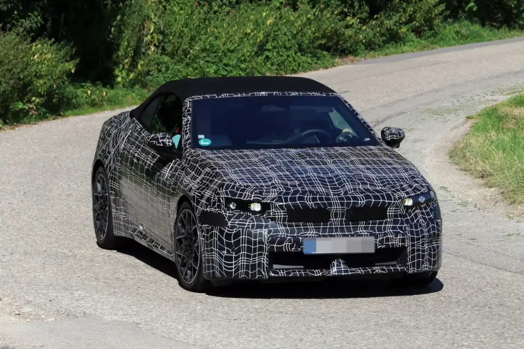 Fotos espía: BMW prepara un i4 Cabrio eléctrico para 2028, el descapotable que podría cambiar el segmento 8 Motor16 BMW I4 Cabrio 6 Motor16