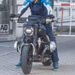 BMW R20, la naked bóxer de 2.000 cc, acelera hacia producción: cazada en pruebas con componentes definitivos