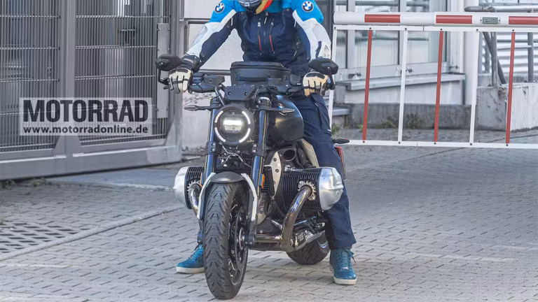 BMW R20, la naked bóxer de 2.000 cc, acelera hacia producción: cazada en pruebas con componentes definitivos