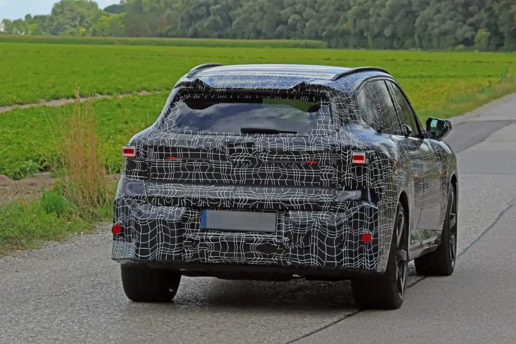 BMW X5 M electrico 2027 espia 13 Motor16