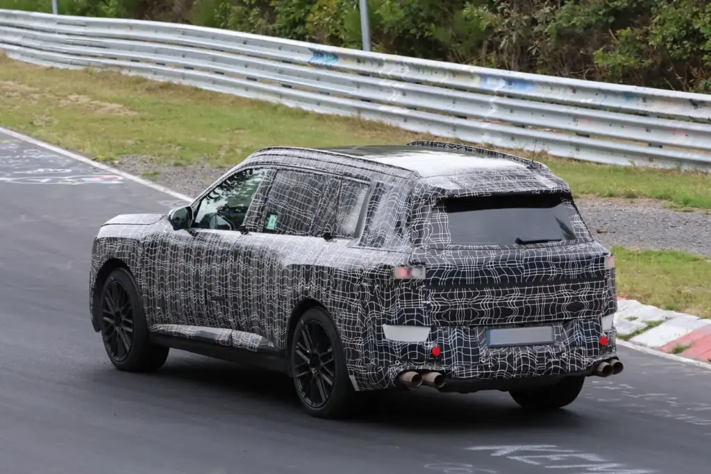 BMW X7 M70 2027: el SUV más lujoso de BMW se pone a punto en Nürburgring 13 Motor16 BMW X7 M60 2027 10 Motor16