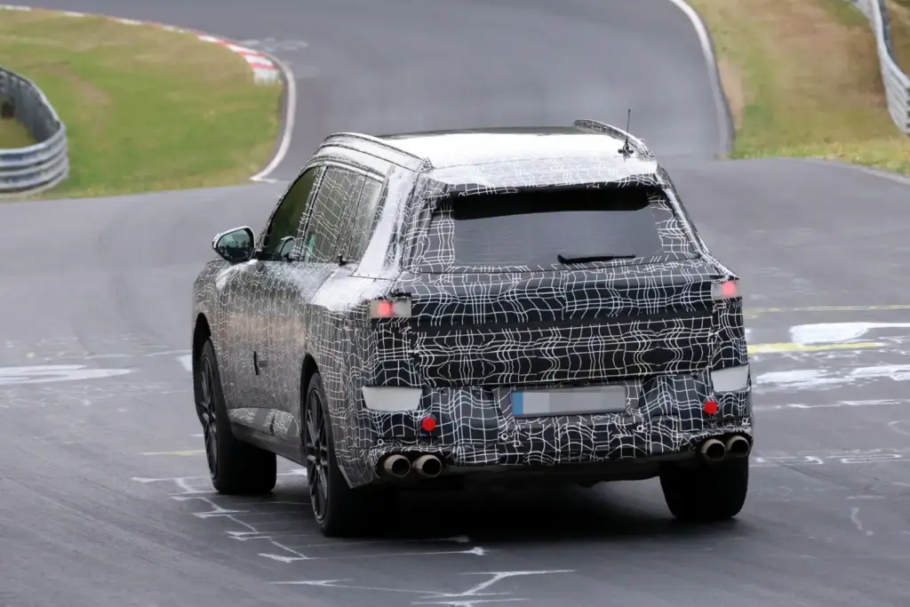 BMW X7 M70 2027: el SUV más lujoso de BMW se pone a punto en Nürburgring 15 Motor16 BMW X7 M60 2027 12 Motor16