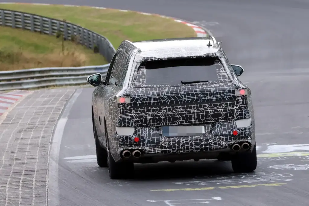 BMW X7 M70 2027: el SUV más lujoso de BMW se pone a punto en Nürburgring 16 Motor16 BMW X7 M60 2027 13 Motor16