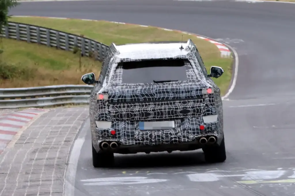 BMW X7 M70 2027: el SUV más lujoso de BMW se pone a punto en Nürburgring 17 Motor16 BMW X7 M60 2027 14 Motor16