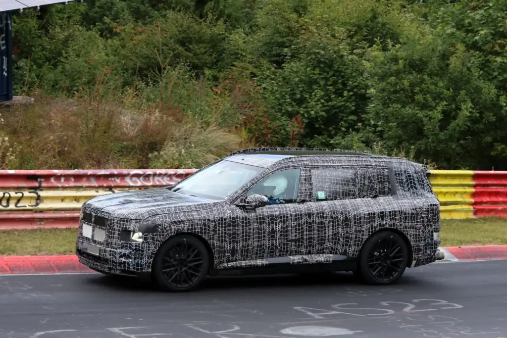 BMW X7 M70 2027: el SUV más lujoso de BMW se pone a punto en Nürburgring 9 Motor16 BMW X7 M60 2027 6 Motor16