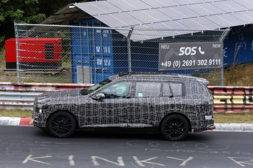 BMW X7 M70 2027: el SUV más lujoso de BMW se pone a punto en Nürburgring 1 Motor16 BMW X7 M60 2027 (7)