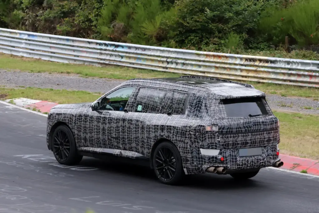 BMW X7 M70 2027: el SUV más lujoso de BMW se pone a punto en Nürburgring 12 Motor16 BMW X7 M60 2027 9 Motor16