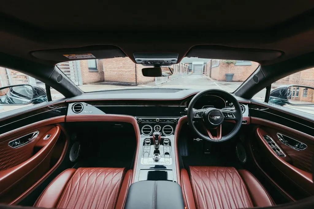 Bentley celebra 80 años de producción en Crewe con un Continental GT Azure que homenajea al primer coche fabricado allí, el Mark VI de 1946 5 Motor16 Bentley Mark VI, Continental GT Azure