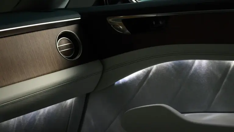 El Bentley Torcal nos muestra en vídeo sus refinados materiales