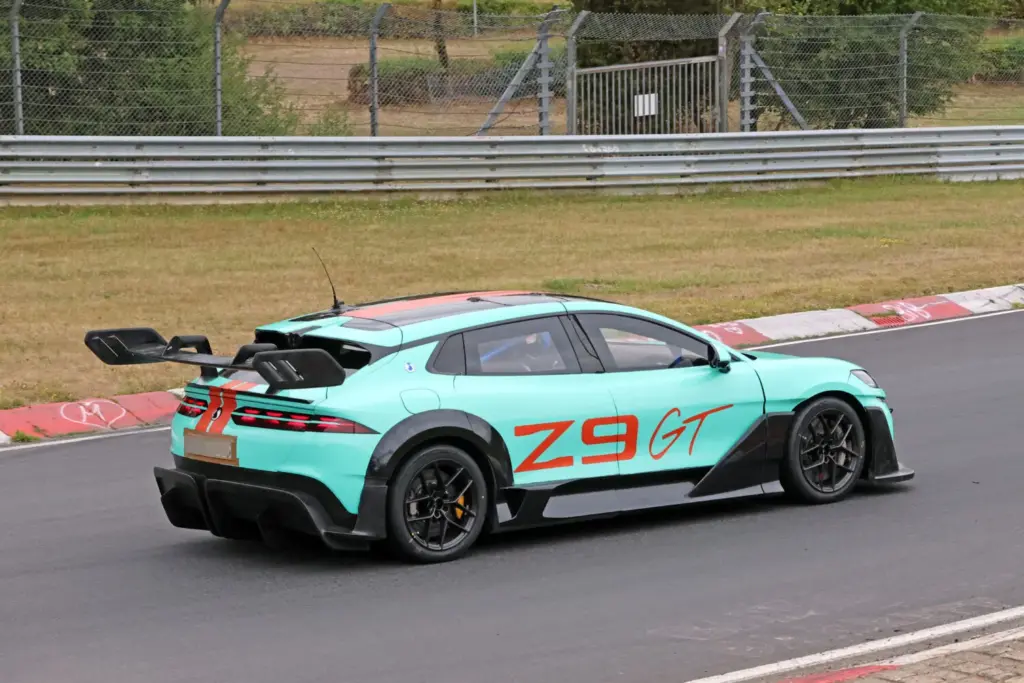 Fotos espía del Denza Z9GT Extreme: ¡Qué locura! 13 Motor16 Denza Z9GT Extreme 11 Motor16