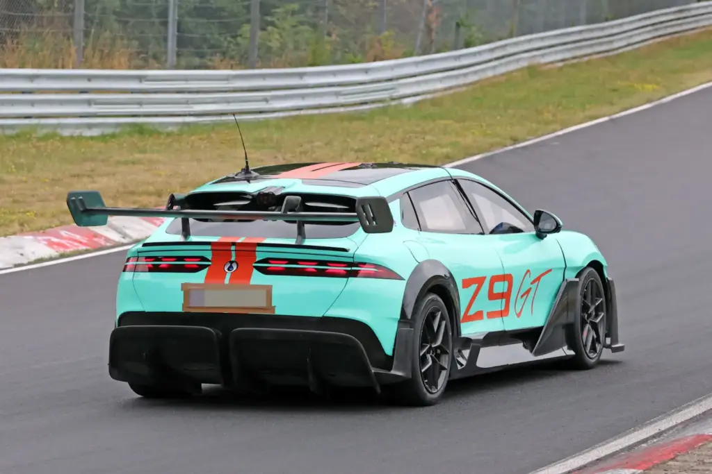 Fotos espía del Denza Z9GT Extreme: ¡Qué locura! 16 Motor16 Denza Z9GT Extreme 14 Motor16