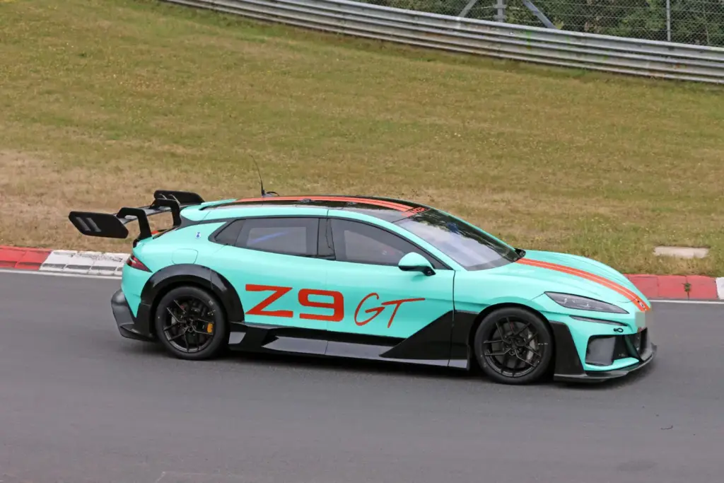 Fotos espía del Denza Z9GT Extreme: ¡Qué locura! 10 Motor16 Denza Z9GT Extreme 8 Motor16