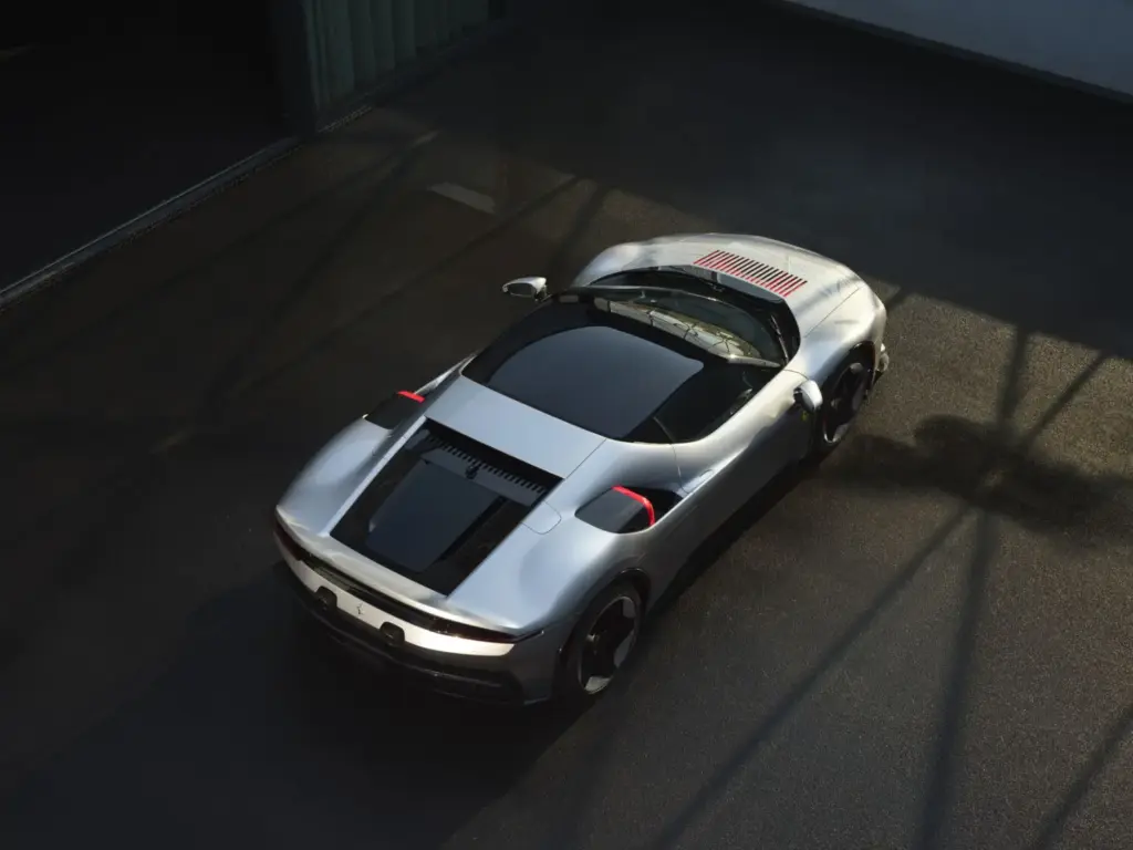 El Ferrari CZ26 es un one-off creado sobre un SF90 Stradale con diseño de los setenta 1 Motor16 FERRARI CZ26 one off 24 Motor16