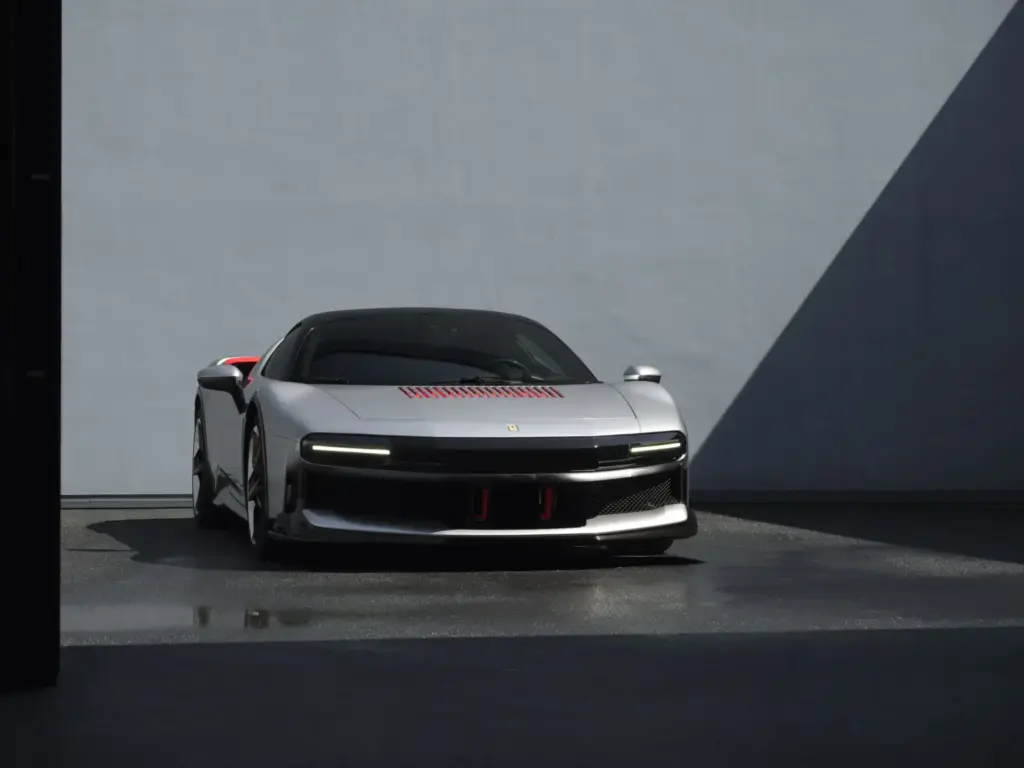 El Ferrari CZ26 es un one-off creado sobre un SF90 Stradale con diseño de los setenta 2 Motor16 FERRARI CZ26 one off 5 Motor16