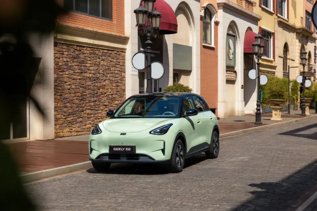 Geely E2: este eléctrico quiere romper el mercado con un precio casi de risa 5 Motor16 Fotos Geely E2 1 Motor16