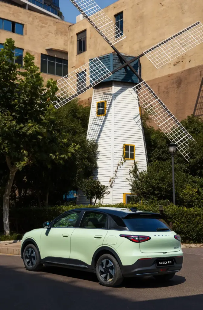 Geely E2: este eléctrico quiere romper el mercado con un precio casi de risa 9 Motor16 Fotos Geely E2 5 Motor16
