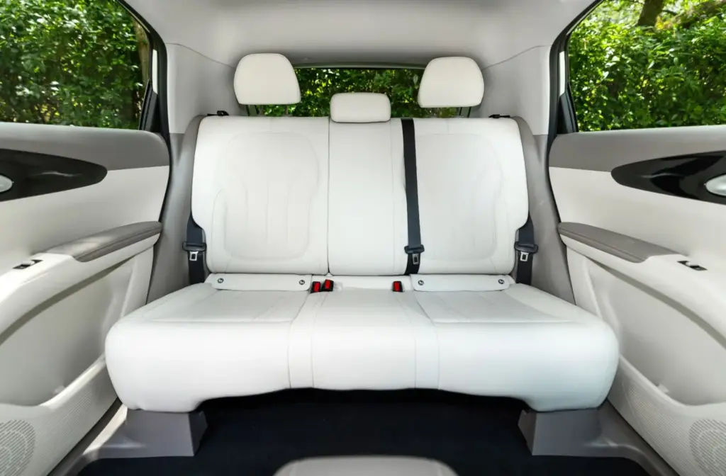 Geely E2: este eléctrico quiere romper el mercado con un precio casi de risa 4 Motor16 Fotos Geely E2 7 Motor16