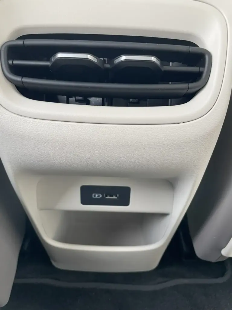 Primer contacto con el Geely E2: el coche más vendido de China a la conquista de Europa 17 Motor16 GEELY E2 14 Motor16