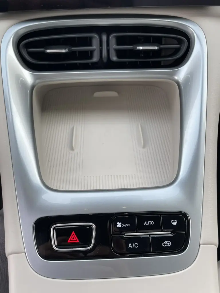 Primer contacto con el Geely E2: el coche más vendido de China a la conquista de Europa 29 Motor16 GEELY E2 28 Motor16
