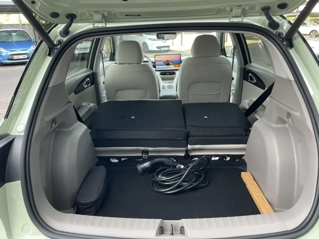 Primer contacto con el Geely E2: el coche más vendido de China a la conquista de Europa 12 Motor16 GEELY E2 7 Motor16