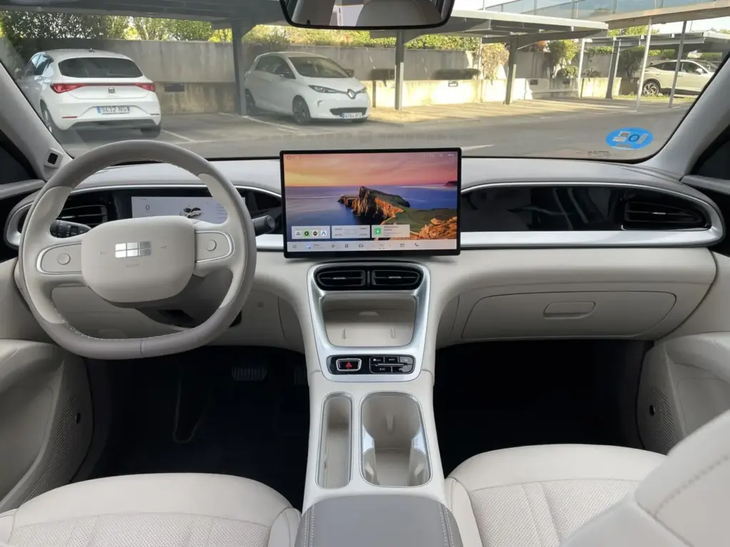 Primer contacto con el Geely E2: el coche más vendido de China a la conquista de Europa 1 Motor16 GEELY E2 9 Motor16